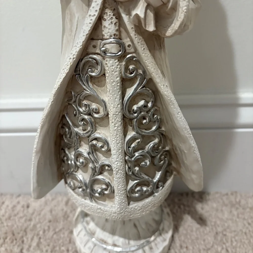 Vintage Style Santa‎ Claus Pedestal Pillar Candle Holder Festive Holiday 13